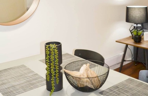 Prince George House | Northern Abode - Modern 2 Bedroom Suite Downtown ★