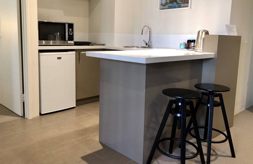 Kallaroo Apartment | Northshore apartment, separate entry, stroll to beach,