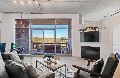Elizabeth Park Valley House | Northside District Loft - Panoramic Valley Views