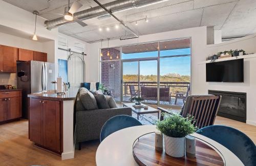 Elizabeth Park Valley House | Northside District Loft - Panoramic Valley Views