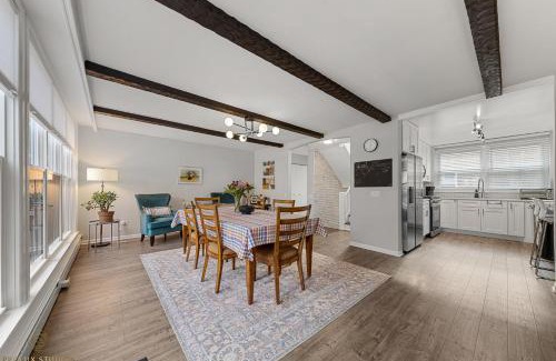 Budlong Woods House | Northside FAMLYNEST Lincoln Sq 4BR 2BA 2P Rare find