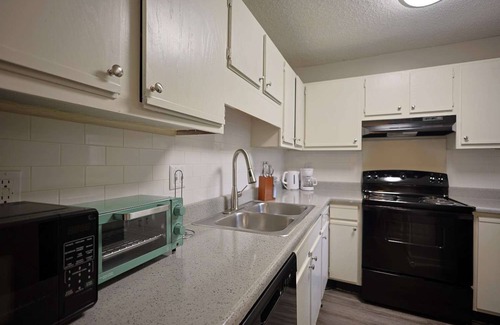 Tougaloo Apartment | Northtown Apartments 7E I Comfy 2 Bed 2 Bath