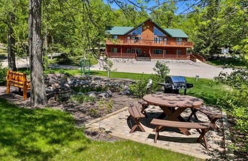 Puposky Villa | Northwoods Group Lodging – Ideal for Large Families