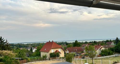 Vonyarcvashegy Apartment | Nosztalgia Balaton Apartmanház
