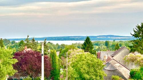 Vonyarcvashegy Apartment | Nosztalgia Balaton Apartmanház