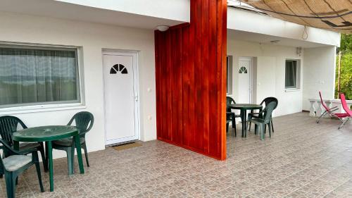 Vonyarcvashegy Apartment | Nosztalgia Balaton Apartmanház