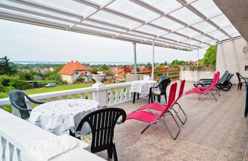 Vonyarcvashegy Apartment | Nosztalgia Balaton Apartmanház