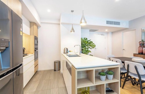 South Perth Apartment | Not a fault to find in this spacious 2 bedroom, 2 bathroom luxury fifth floor apartment with brand n