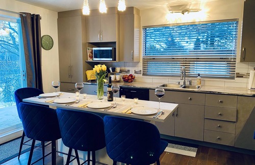 Plateau Apartment | NOUVEAU* cœur de Ste-Foy *free parking*Fast wifi