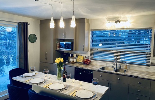 Plateau Apartment | NOUVEAU* cœur de Ste-Foy *free parking*Fast wifi