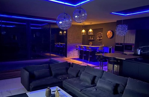 Sore Villa | Nouveauté Villa Piscine Interieure