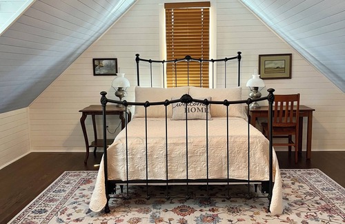 Shiner House | Novak Farmhouse - located 3 blocks from the Shiner Brewery