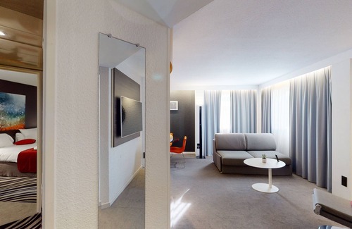 Yves Farge - Le Fleuve Hotel | Novotel Lyon Gerland Musée des Confluences