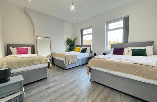 Liverpool House | Now Screening…Large Movie Place 60 Inch TV (Sleep 11)