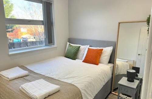 Liverpool House | Now Screening…Large Movie Place 60 Inch TV (Sleep 11)