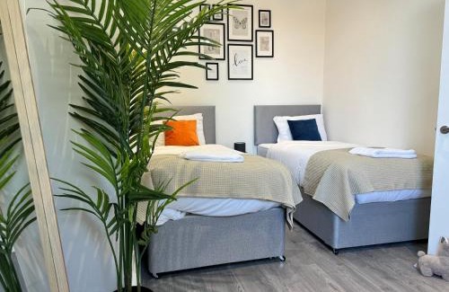 Liverpool House | Now Screening…Large Movie Place 60 Inch TV (Sleep 11)
