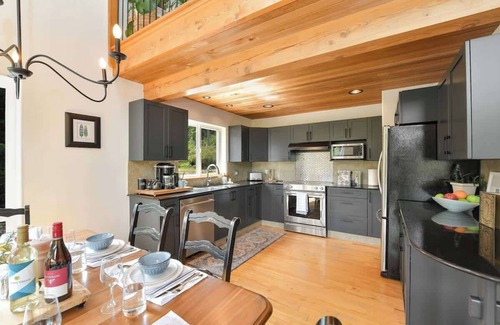 Otter Point House | Nowhere Sooke Escape