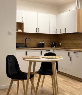 Dzierzoniow Apartment | Nowoczesny Apartament w Dzierżoniowie - parter - balkon - pokój + sypialnia