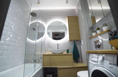 Elk Apartment | Nowoczesny dwupokojowy Apartament Bridget z parkingiem