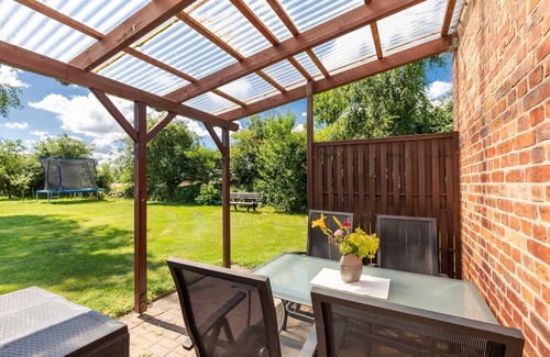 Steffenshagen Apartment | Nr. 1 - 3 Zimmer Ferienwohnung mit Terrasse und Garten - Ostsee Bauernhof Schwalbennest OFC 15