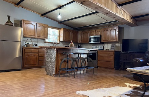 Barksdale Cabin | Nueces River Cabins-Oak Cabins