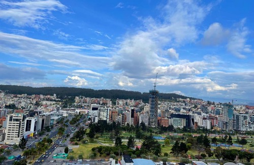 La Carolina Apartment | NUEVA Suite-Piso 21 Vista La Carolina @ONE Quito