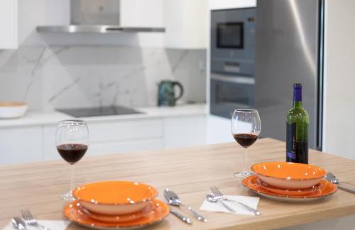 San Adrian Apartment | Nuevo, grande con garaje, Bilbao Arena, Casco Viejo