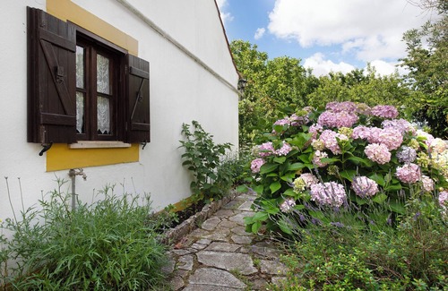 Porto de Mos Apartment | Null 'Casa Do Largo - Piso 2' with Shared Terrace, Shared Garden and Wi-Fi