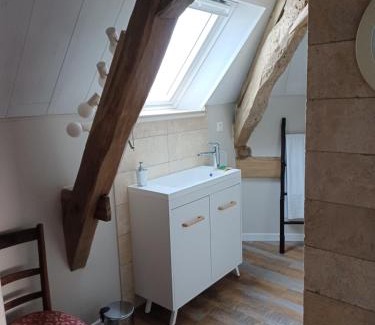 Civray-sur-Esves House | numéro 2 le gîte