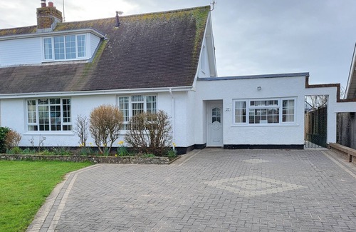 Southgate House | Number 27 - family and dog friendly property with cliff walks and sandy beaches
