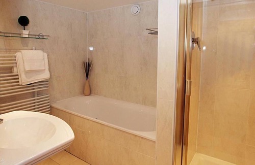 Arden Cottage | Number 4 Lomond Castle - Sleeps 4 - sleeps 4 guests in 1 bedroom