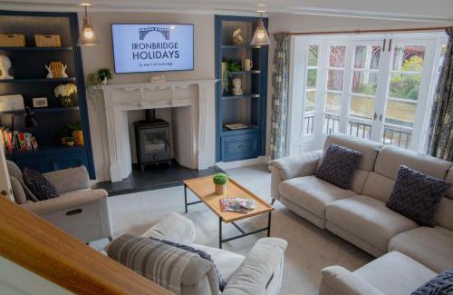 Coalbrookdale Apartment | Number Six