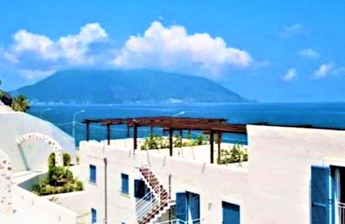Acquacalda Apartment | Nuova! Casa Fronte Spiaggia con Patio e Parceggio Gratuito - Vista Spettacolare!