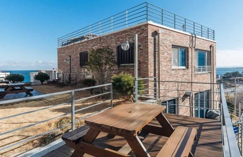 Yeongdeok Apartment | Nuri (Blue Road Town Pension