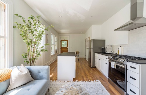 Uptown Apartment | NW 23rd 1BR Best Location Historic Beauty