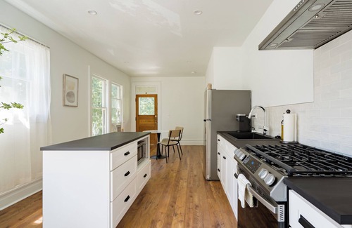 Uptown Apartment | NW 23rd 1BR Best Location Historic Beauty
