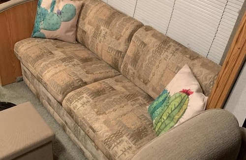 Tortolita House | NW Tucson - Roomy 20 Foot RV Nestled On A 3 Acre Property Sleeps 4