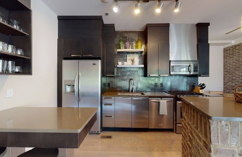King City Condo | nWalk to the beach and Pier Wrap around porch