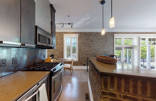 King City Condo | nWalk to the beach and Pier Wrap around porch