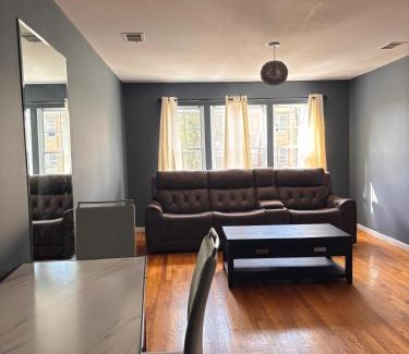 Newark House | Nwk 457 RM 213-F