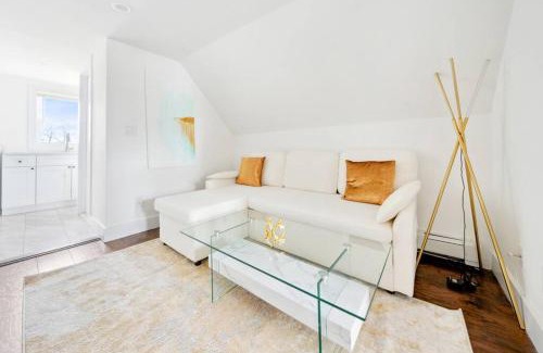 Southeast Yonkers Apartment | NY Luxury 1BR PRIME location Free Parking!