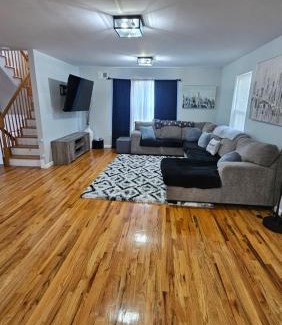 Forest Hill House | NYC & Downtown Newark Commuter Dream Stay