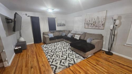 Forest Hill House | NYC & Downtown Newark Commuter Dream Stay
