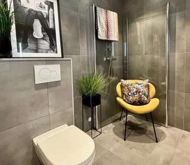 Tromsdalen Apartment | Nydelig hjem nært alt i Tromsø rett med Fjellheisen gratis parkering rett med huset