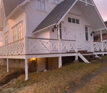 Flakstad House | Nydelig landsted på vakre Nesland i Lofoten