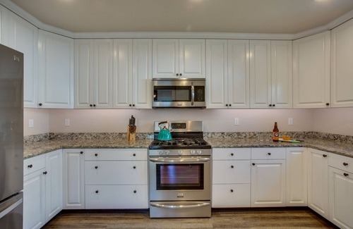 Newport House | Nye Beach, Hot tub, Dog friendly, Hip Decor, Walk to Beach!