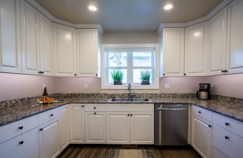Newport House | Nye Beach, Hot tub, Dog friendly, Hip Decor, Walk to Beach!