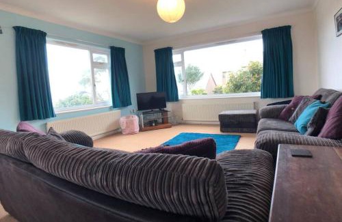 Llanfair House | Nyth Y Wiwer, Spacious and Peaceful Bungalow Near Harlech