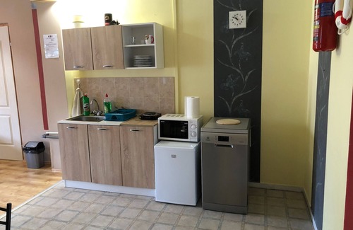 Sagvar House | Nyugodt mégis város központi vendéház! Balatontól 6km-re.