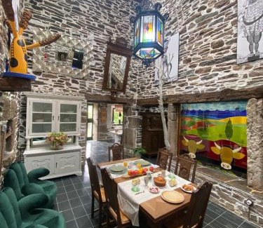 Sanxurxo House | O Forno de Catuxa Cottage & Roman Wall